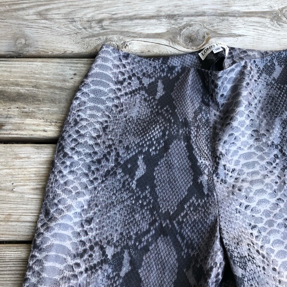 Long Paige New York Snake Skin Capri Pants - Picture 3 of 6
